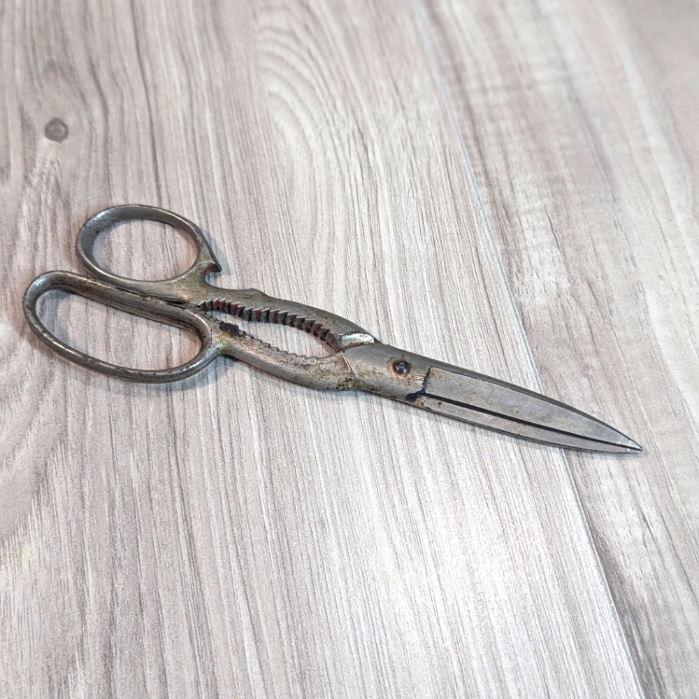 Vintage Red Wiss KS USA Kitchen Shears Scissors With Jar / Bottle Opener